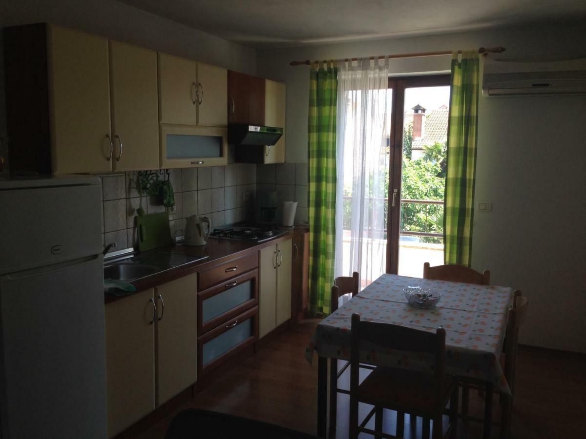 Apartment Leo Rovigno Esterno foto